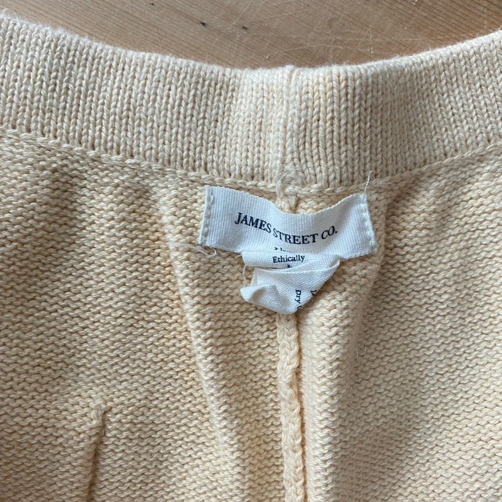 Elegant Cream High Waist Women's Shorts - Picture 2 of 4